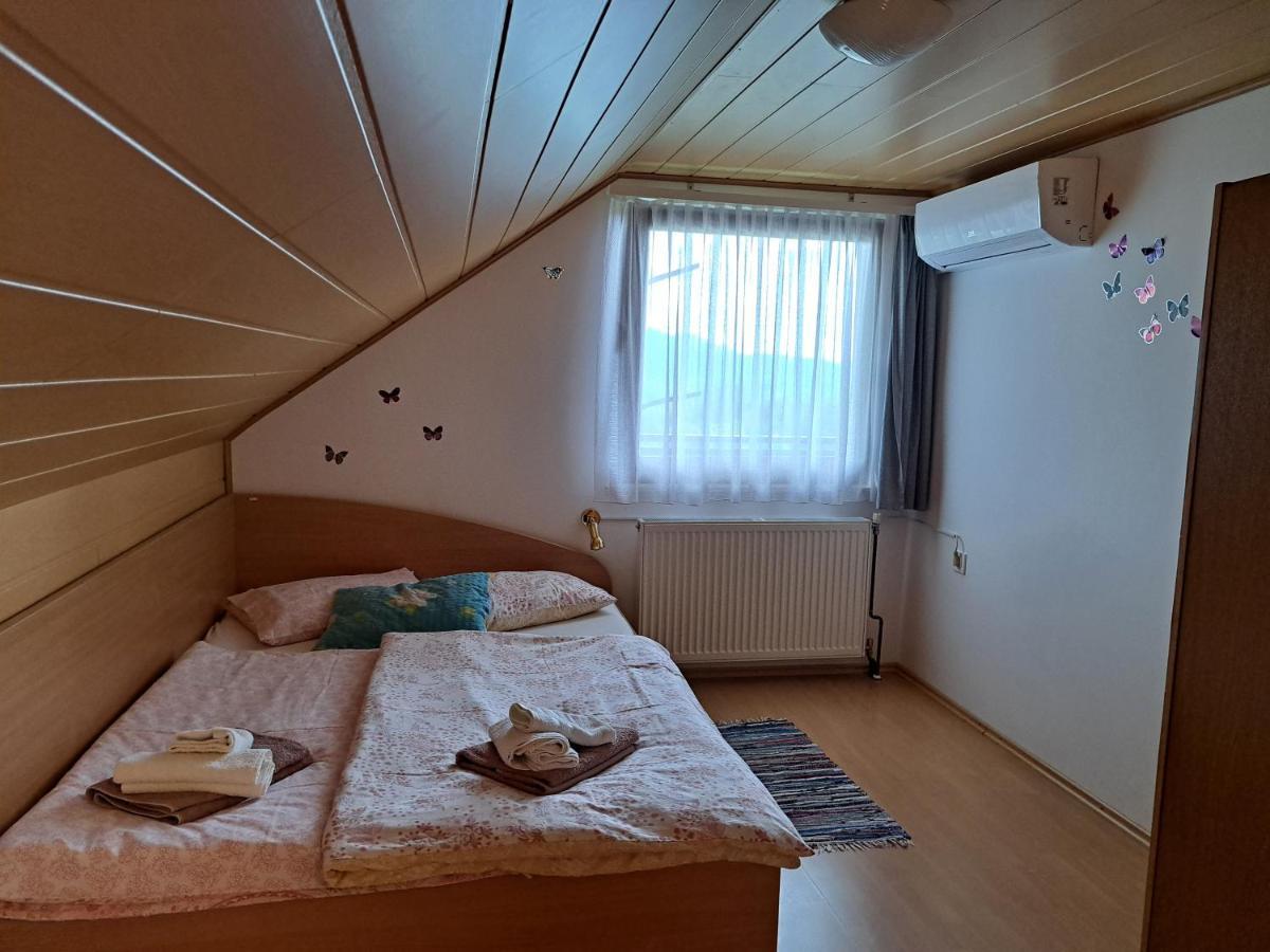 Villa Getaway "At The Three Lights" Sevnica Esterno foto
