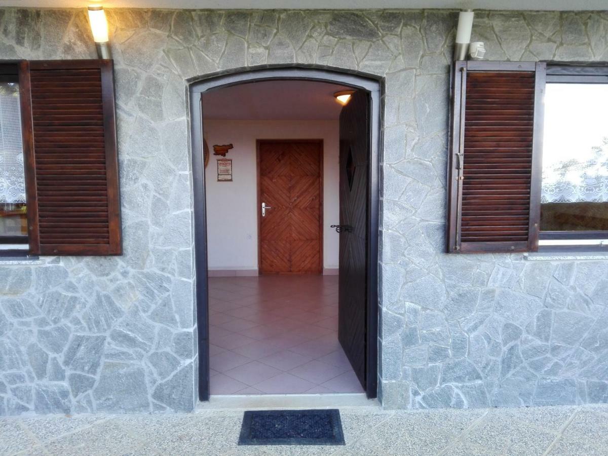 Villa Getaway "At The Three Lights" Sevnica Esterno foto