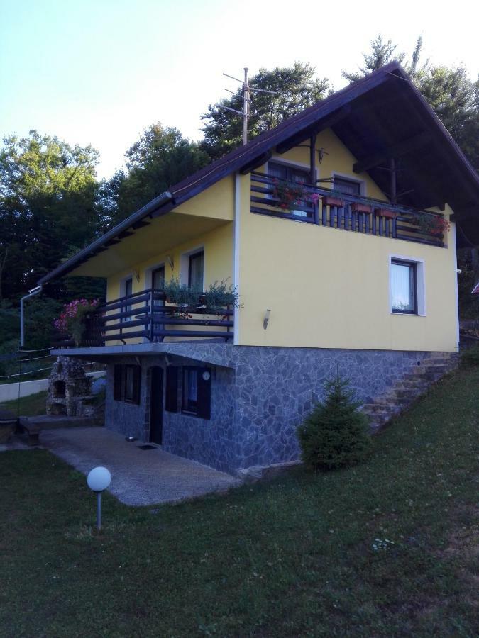 Villa Getaway "At The Three Lights" Sevnica Esterno foto